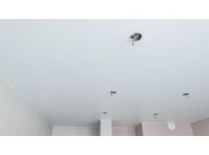 Монтаж потолка на кухне 12 м2 с использованием пленки VIPCEILING серии MONLANGE S9020 (3.25)