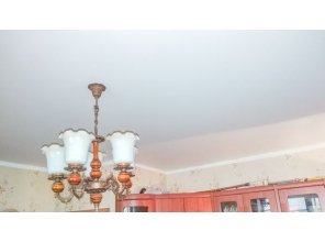 Монтаж потолка в гостиной 20 м2 с использованием пленки VIPCEILING серии MONLANGE M9001 (4.00)