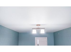 Монтаж потолка в спальне 14 м2 с использованием пленки VIPCEILING серии MONLANGE M9001 (3.25)