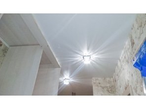 Монтаж потолка в коридоре 7 м2 с использованием пленки VIPCEILING серии MONLANGE S9020 (3.25)