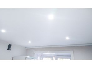 Монтаж потолка на кухне 6 м2 с использованием пленки VIPCEILING серии MONLANGE M9001 (2.15)