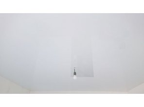 Монтаж потолка в спальне 14 м2 с использованием пленки VIPCEILING серии MONLANGE L9001 (3.50)