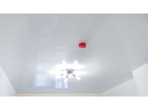 Монтаж потолка на кухне 16 м2 с использованием пленки VIPCEILING серии MONLANGE L9001 (2.15)