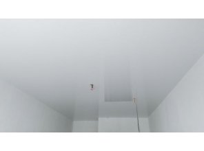 Монтаж потолка для зала 17 м2 с использованием пленки VIPCEILING серии MONLANGE L9001 (3.25)