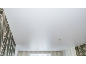 Монтаж потолка в спальне 13 м2 с использованием пленки VIPCEILING серии MONLANGE S9020 (3.25)