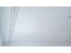 Монтаж потолка в спальне 14 м2 с использованием пленки VIPCEILING серии MONLANGE L9001 (3.25)