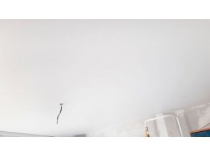 Монтаж потолка на кухне 8 м2 с использованием пленки VIPCEILING серии MONLANGE M9001 (3.25)