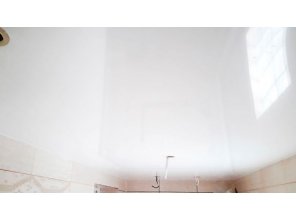 Монтаж потолка в ванной 8 м2 с использованием пленки VIPCEILING серии MONLANGE L9001 (2.15)