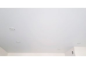 Монтаж потолка на кухне 12 м2 с использованием пленки VIPCEILING серии MONLANGE M9001 (3.25)