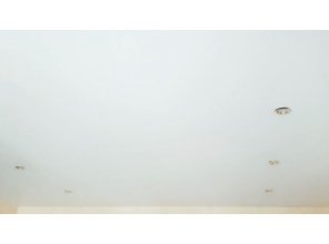 Монтаж потолка для зала 20 м2 с использованием пленки VIPCEILING серии MONLANGE M9001 (4.35)