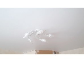 Монтаж потолка в гостиной 17 м2 с использованием пленки VIPCEILING серии MONLANGE M9001 (2.15)