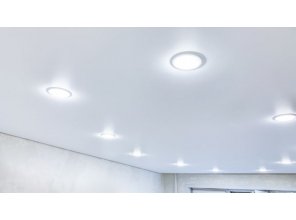 Монтаж потолка в гостиной 17 м2 с использованием пленки VIPCEILING серии MONLANGE M9001 (3.25)