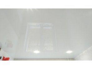 Монтаж потолка на кухне 6 м2 с использованием пленки VIPCEILING серии MONLANGE L9001 (2.15)