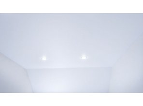 Монтаж потолка в деревянном доме 10 м2 с использованием пленки VIPCEILING серии MONLANGE M9001 (2.15)