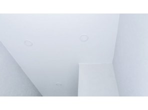 Монтаж потолка в спальне 11 м2 с использованием пленки VIPCEILING серии MONLANGE M9001 (2.60)