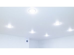 Монтаж потолка на кухне 9 м2 с использованием пленки VIPCEILING серии MONLANGE S9020 (3.25)