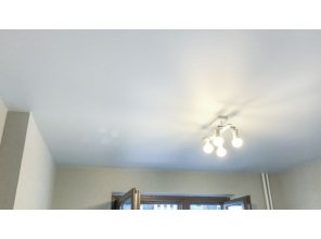 Монтаж потолка на кухне 11 м2 с использованием пленки VIPCEILING серии MONLANGE M9001 (3.25)