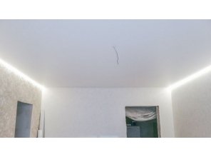 Монтаж потолка в спальне 17 м2 с использованием пленки VIPCEILING серии MONLANGE M9001 (3.50)