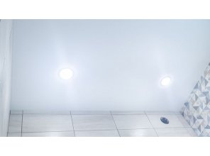 Монтаж потолка в ванной 4 м2 с использованием пленки VIPCEILING серии MONLANGE S9020 (2.15)