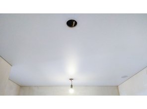 Монтаж потолка в прихожей 5 м2 с использованием пленки VIPCEILING серии MONLANGE M9001 (2.60)