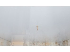 Монтаж потолка в спальне 14 м2 с использованием пленки VIPCEILING серии MONLANGE L9001 (2.60)