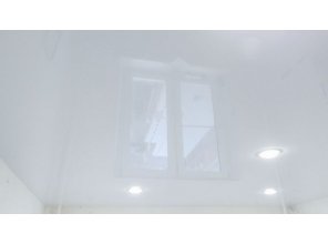 Монтаж потолка на кухне 8 м2 с использованием пленки VIPCEILING серии MONLANGE L9001 (2.60)