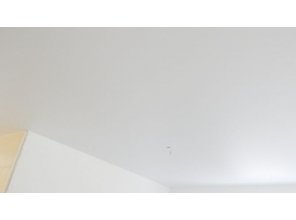 Монтаж потолка в квартире 31 м2 с использованием пленки VIPCEILING серии MONLANGE M9001 (2.15)