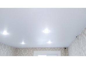 Монтаж потолка в спальне 16 м2 с использованием пленки VIPCEILING серии MONLANGE M9001 (2.15)