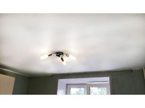 Монтаж потолка на кухне 8 м2 с использованием пленки VIPCEILING серии MONLANGE M9001 (3.25)