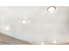 Монтаж потолка на кухне 8 м2 с использованием пленки VIPCEILING серии MONLANGE M9001 (2.60)