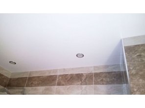 Монтаж потолка в ванной 5 м2 с использованием пленки VIPCEILING серии MONLANGE M9001 (2.15)