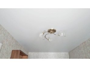 Монтаж потолка в спальне 10 м2 с использованием пленки VIPCEILING серии MONLANGE M9001 (2.60)