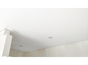 Монтаж потолка в гостиной 20 м2 с использованием пленки VIPCEILING серии MONLANGE M9001 (3.50)