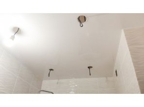 Монтаж потолка в ванной 4 м2 с использованием пленки VIPCEILING серии MONLANGE L9001 (3.50)