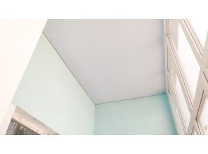 Монтаж потолка в квартире 7 м2 с использованием пленки VIPCEILING серии MONLANGE S9110 (3.50)