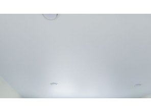 Монтаж потолка на кухне 7 м2 с использованием пленки VIPCEILING серии MONLANGE M9001 (2.60)