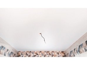 Монтаж потолка в прихожей 10 м2 с использованием пленки VIPCEILING серии MONLANGE M9001 (2.60)