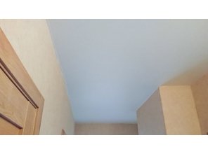 Монтаж потолка в прихожей 5 м2 с использованием пленки VIPCEILING серии MONLANGE M9001 (2.15)