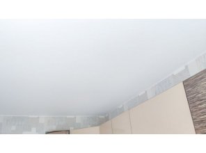 Монтаж потолка на кухне 9 м2 с использованием пленки VIPCEILING серии MONLANGE M9001 (3.25)