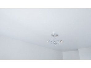 Монтаж потолка на кухне 10 м2 с использованием пленки VIPCEILING серии MONLANGE M9001 (2.60)