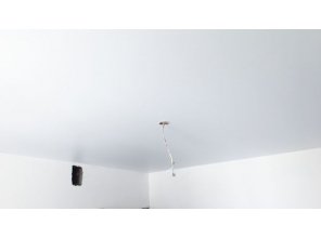 Монтаж потолка на кухне 8 м2 с использованием пленки VIPCEILING серии MONLANGE S9020 (2.60)