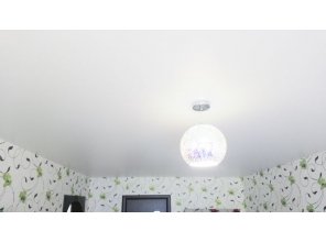 Монтаж потолка в гостиной 17 м2 с использованием пленки VIPCEILING серии MONLANGE S9020 (3.25)