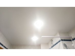 Монтаж потолка в ванной 4 м2 с использованием пленки VIPCEILING серии MONLANGE M9001 (2.15)