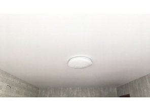 Монтаж потолка в гостиной 17 м2 с использованием пленки VIPCEILING серии MONLANGE M9001 (3.25)