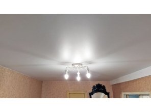 Монтаж потолка в спальне 10 м2 с использованием пленки VIPCEILING серии MONLANGE M9001 (2.60)