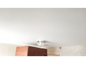 Монтаж потолка в спальне 11 м2 с использованием пленки VIPCEILING серии MONLANGE M9001 (3.25)