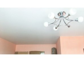 Монтаж потолка в квартире 16 м2 с использованием пленки VIPCEILING серии MONLANGE M9001 (3.50)