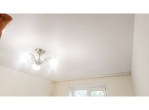 Монтаж потолка в спальне 12 м2 с использованием пленки VIPCEILING серии MONLANGE M9001 (3.25)