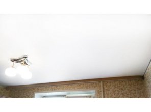 Монтаж потолка на кухне 9 м2 с использованием пленки VIPCEILING серии MONLANGE M9001 (3.50)