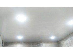 Монтаж потолка в ванной 5 м2 с использованием пленки VIPCEILING серии MONLANGE L9001 (2.18)